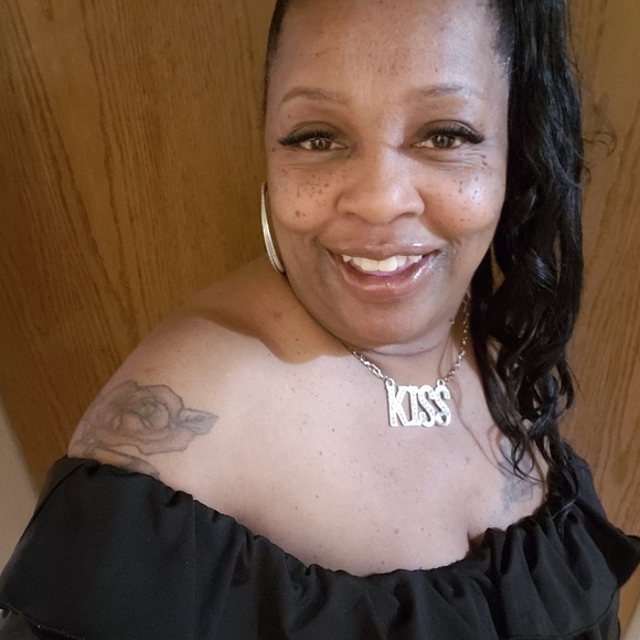 Meet your Posher, Myra - Picture 1 of 1